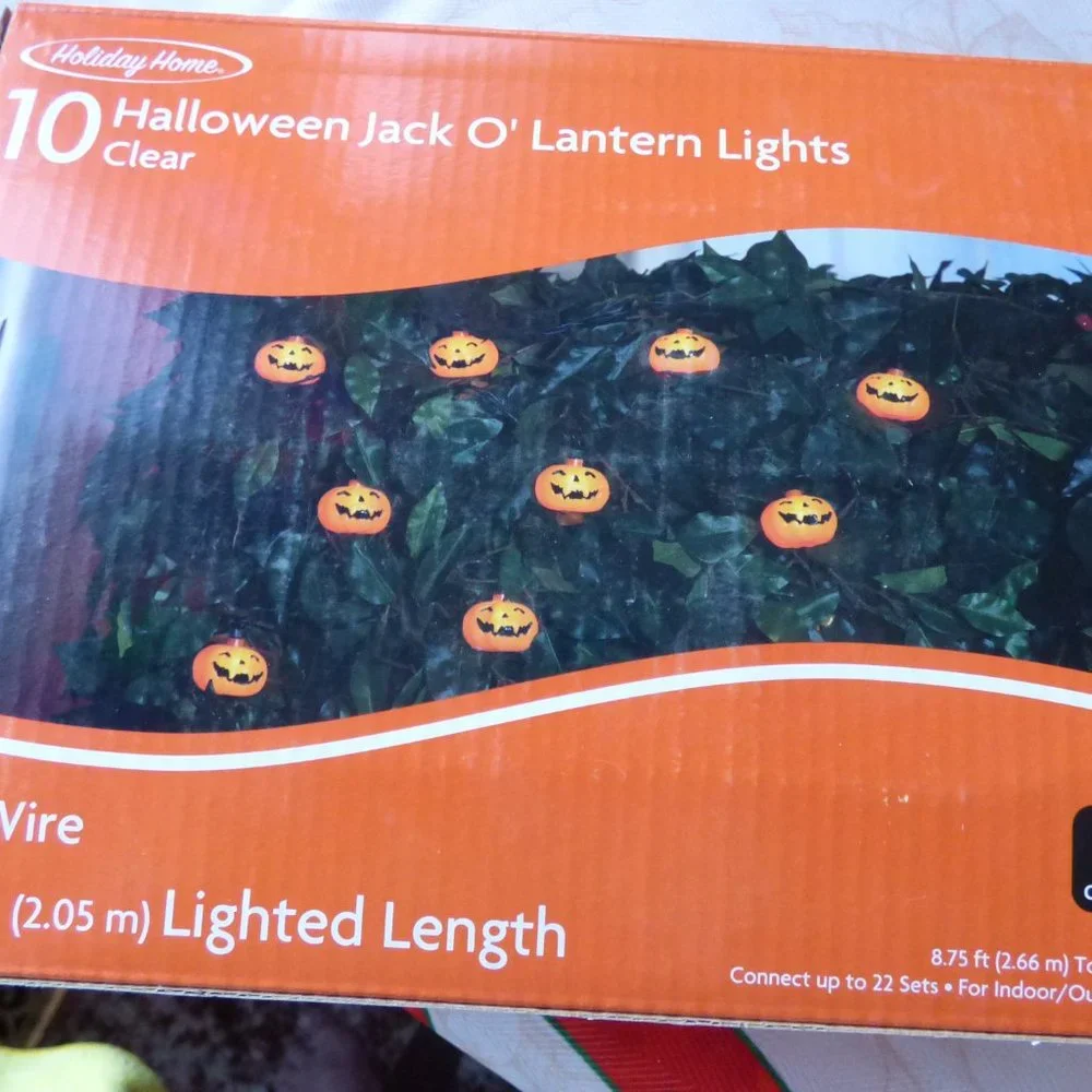 HALLOWEEN LIGHTING SET WHIRL A MOTION SPIDERWEB JACK O LANTERN AND SKULL LIGHTS